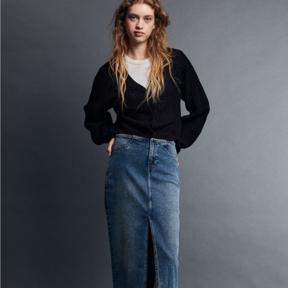 H&M Black V-Neck Balloon Sleeve Sweater - Picture 12 of 12